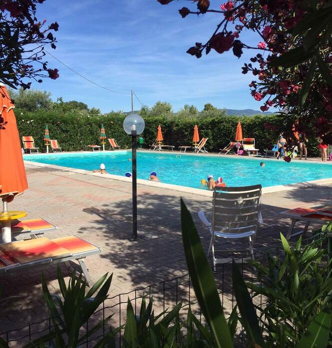 Zona Piscina Viola Chalet Club Residence Rodi Gargano